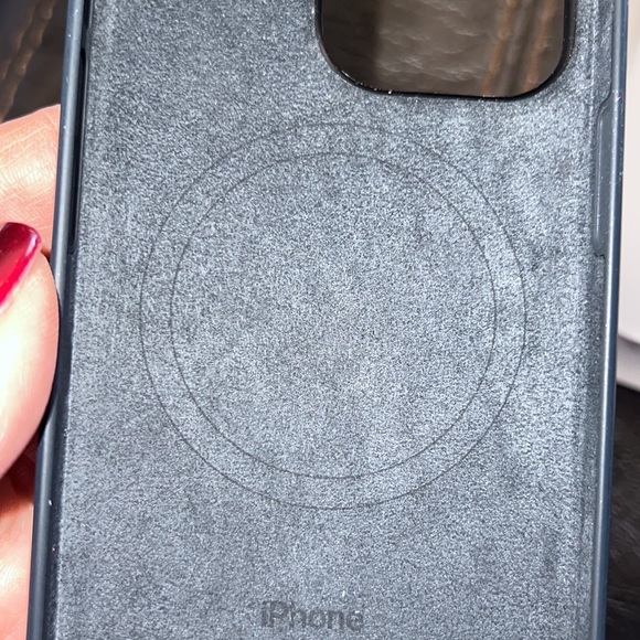 Apple brand MAGSAFE silicone case for iPhone 13 Pro - Picture 5 of 7